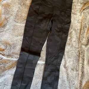 Lululemon leggings size 4 Camo